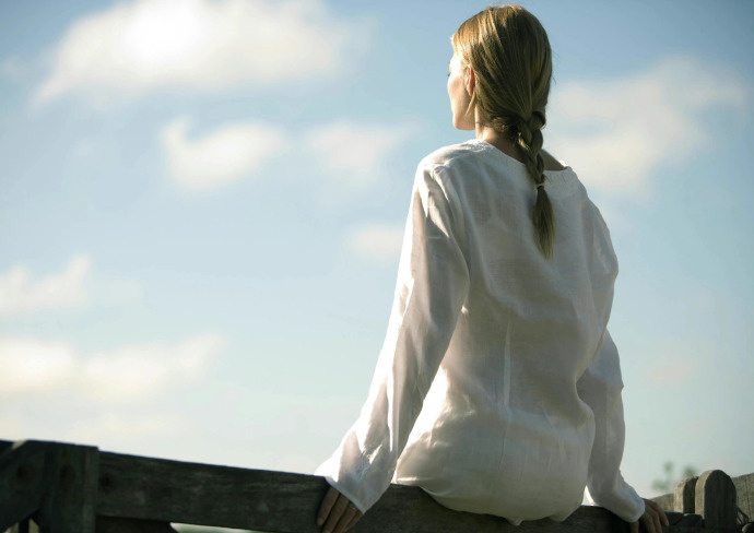 一个人之所以有意思，是因为他大量阅读，习惯思考，放缓脚步，投入深度对话，并为自己