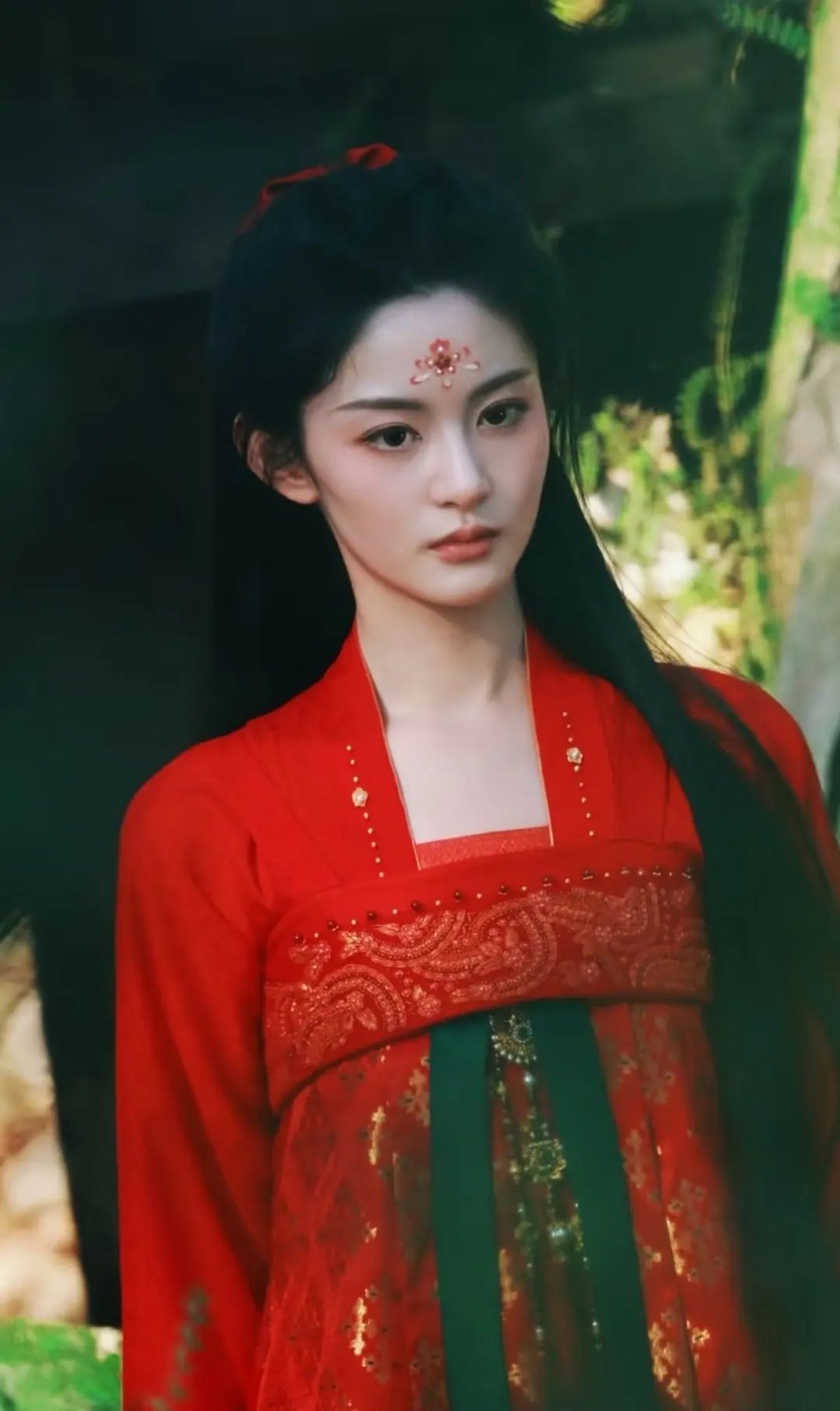 包上恩和赵晴同样作为00花 都同样跟周柯宇合作过，哪位的演技和流量更好呢？ 