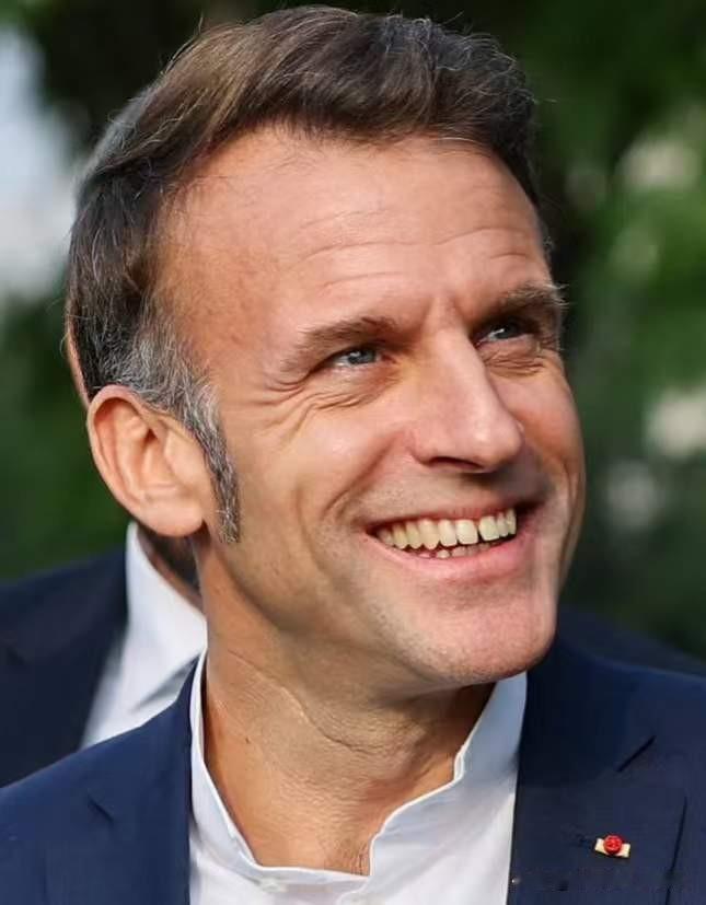 马克龙拿了那么多好处，为啥回去后就要关税威胁？？？

为啥我们的官媒都没有报道！