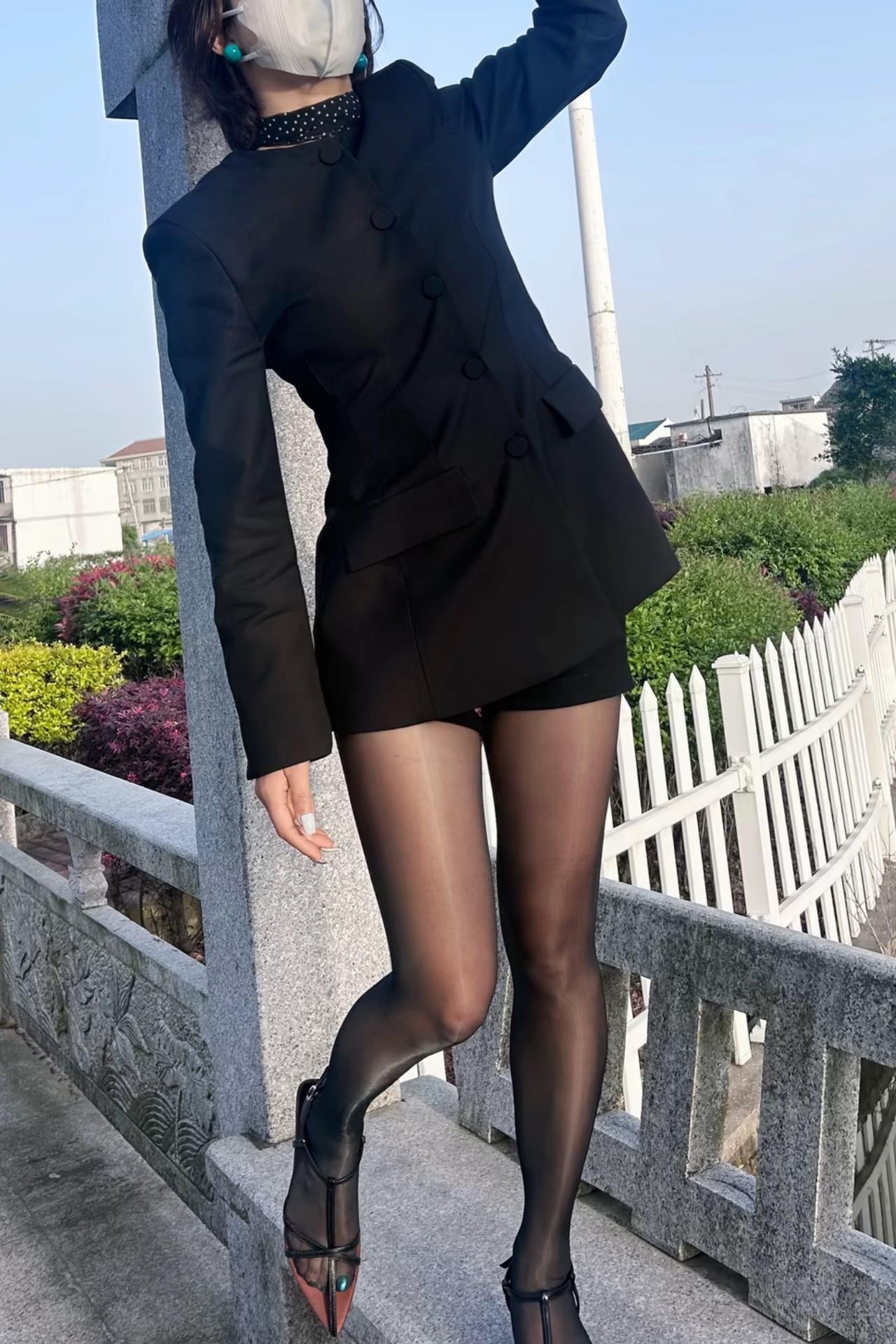 都市女郎穿搭指南：黑色西装外套+透视丝袜，时尚又优雅！👠💄