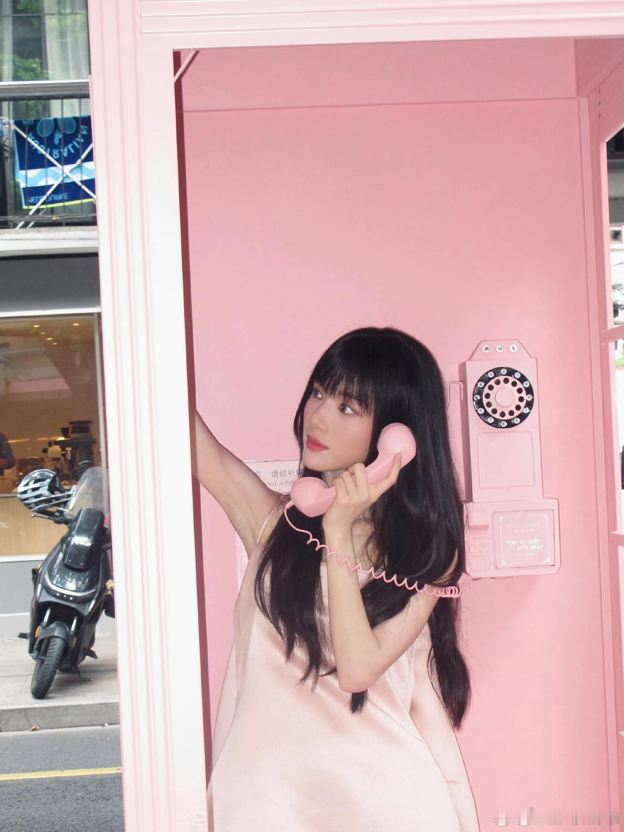 王亚飞给李思潼画的烟熏妆 