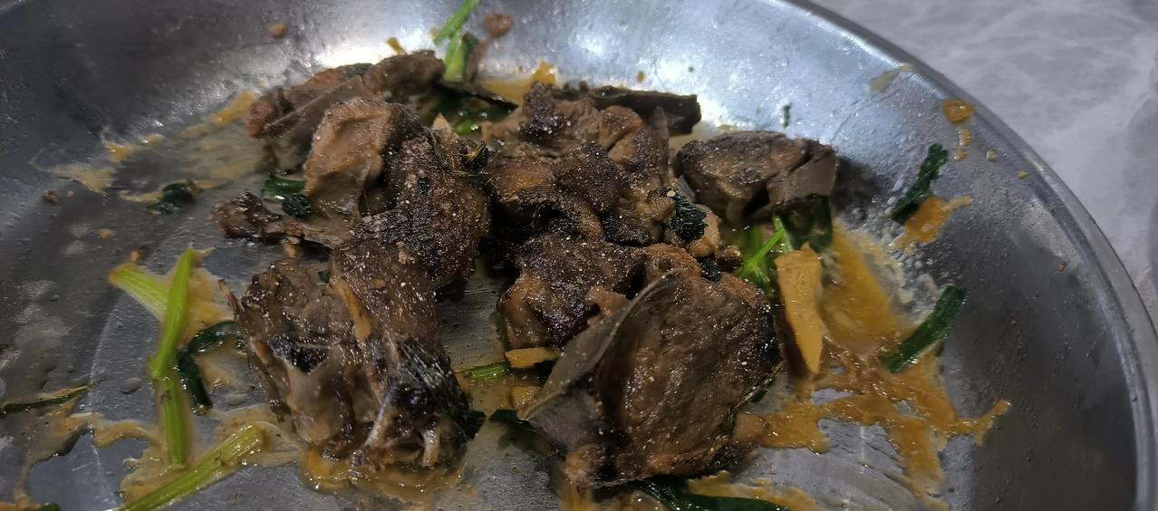 这是货真价实的鸭肉，鸭肉用麻辣粉，胡椒粉，胡椒粉，红烧出来的味道与羊肉是同样的，