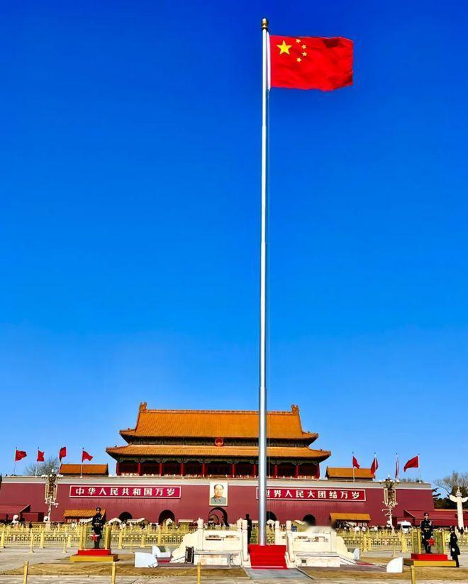 世界人民大团结万岁！全世界只有中国，真的做到了。

天安门城楼上那句“世界人民大
