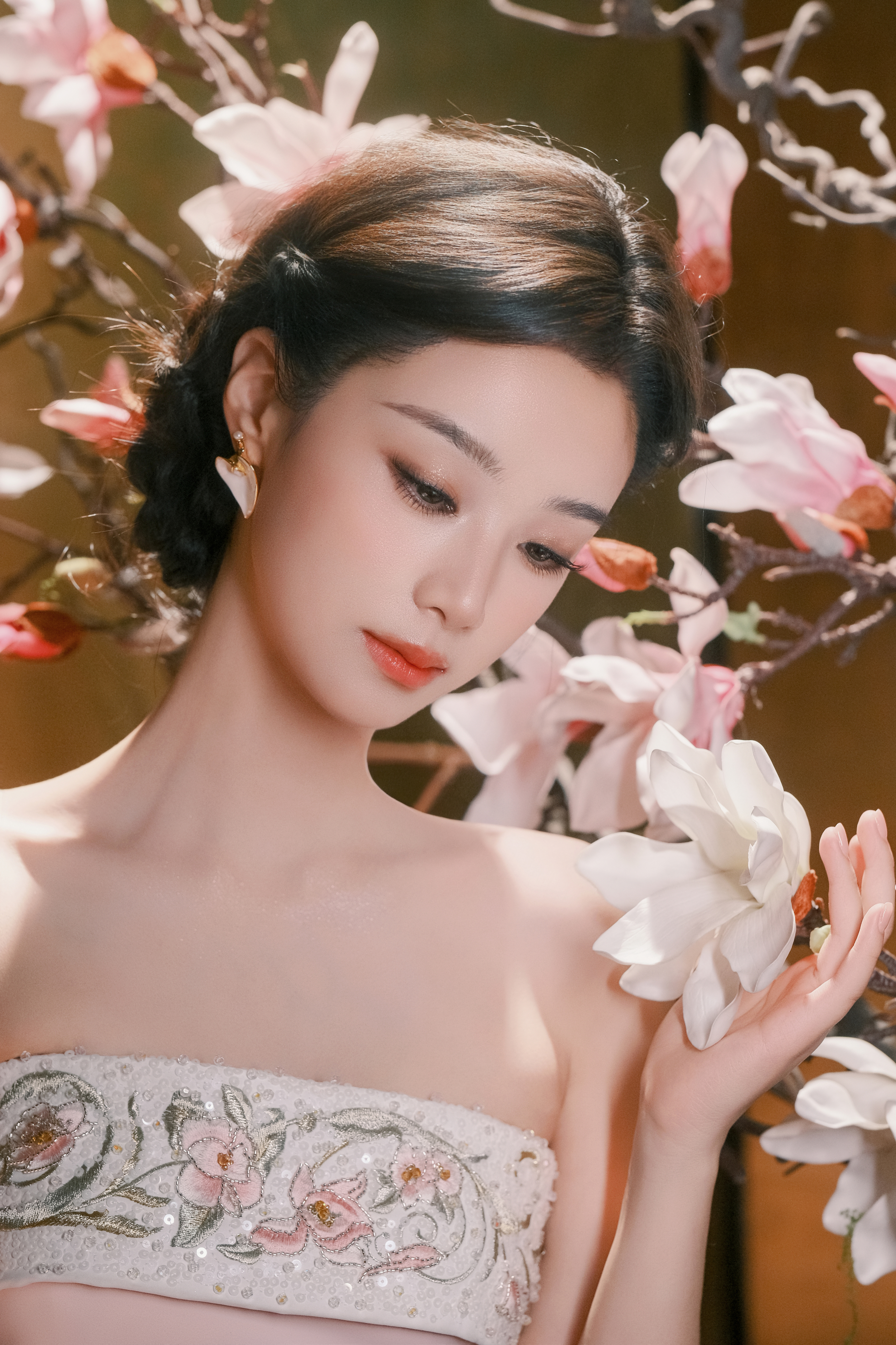 王小亿 好一朵美丽的玉兰花王小亿完全粉瓷本瓷这次时尚中国之夜属实惊艳到我！第一次