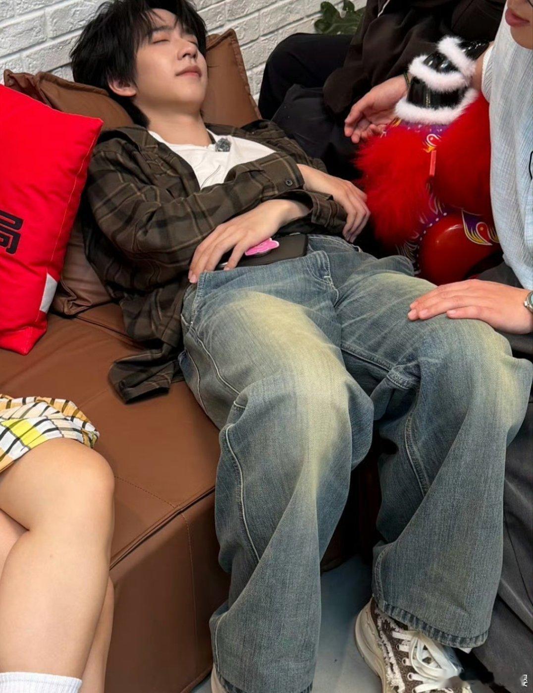 如果这只手是我的，我将一路向上向内侧探索未曾到达的未知领域 