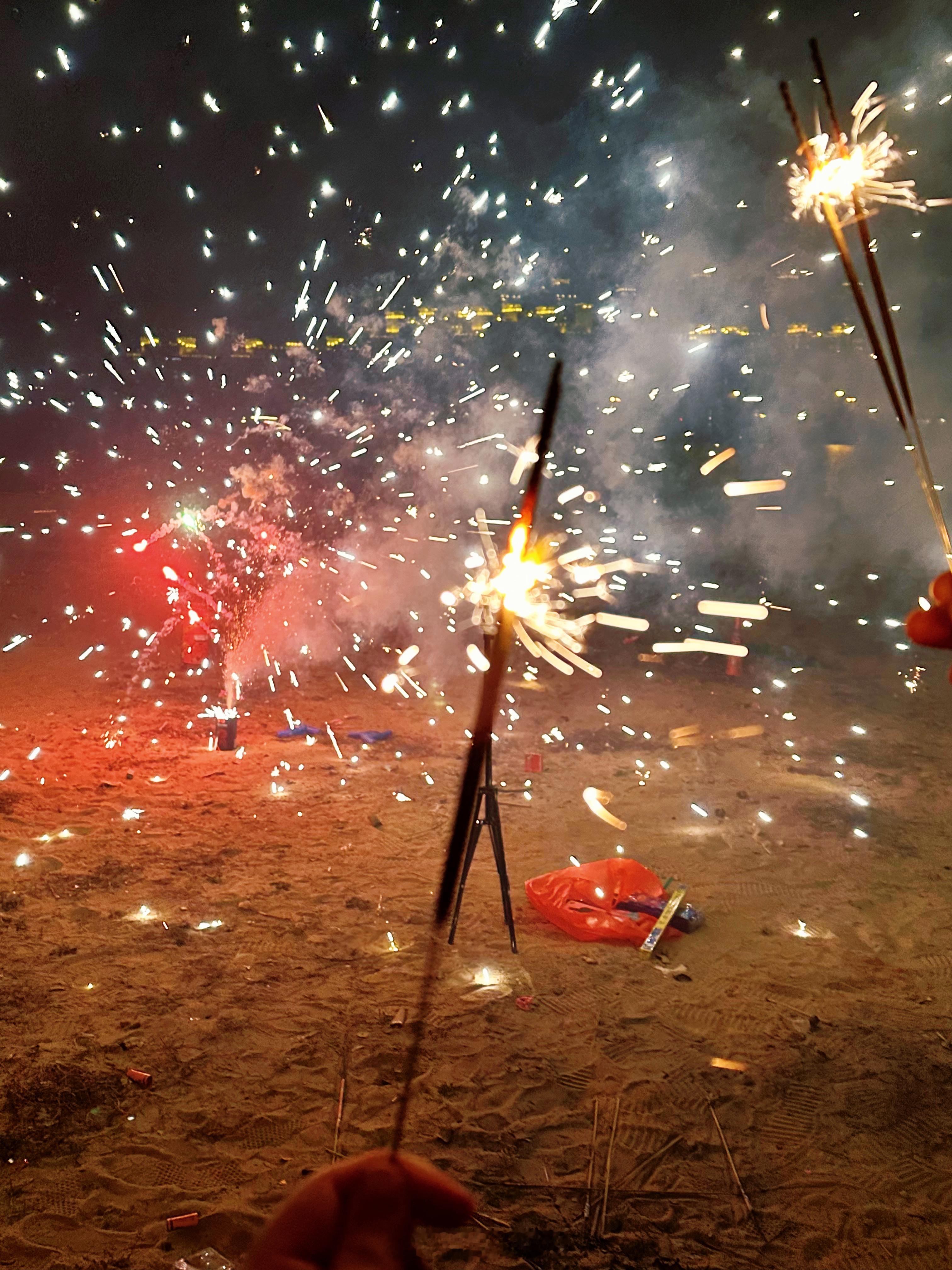 （迟到的）新年好！！！！！！！！！！！元宵节那天在江滨耳朵快聋掉咯hhh随手拍下