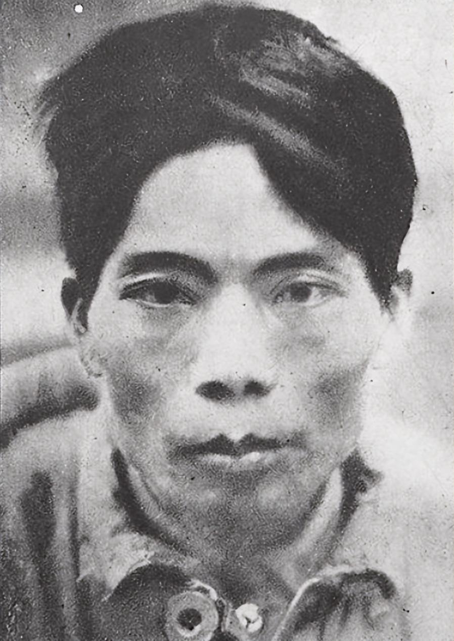 1932年，琼崖红军独立师陷入敌人的重重包围，很快就断粮了。师长王文宇派最信任的