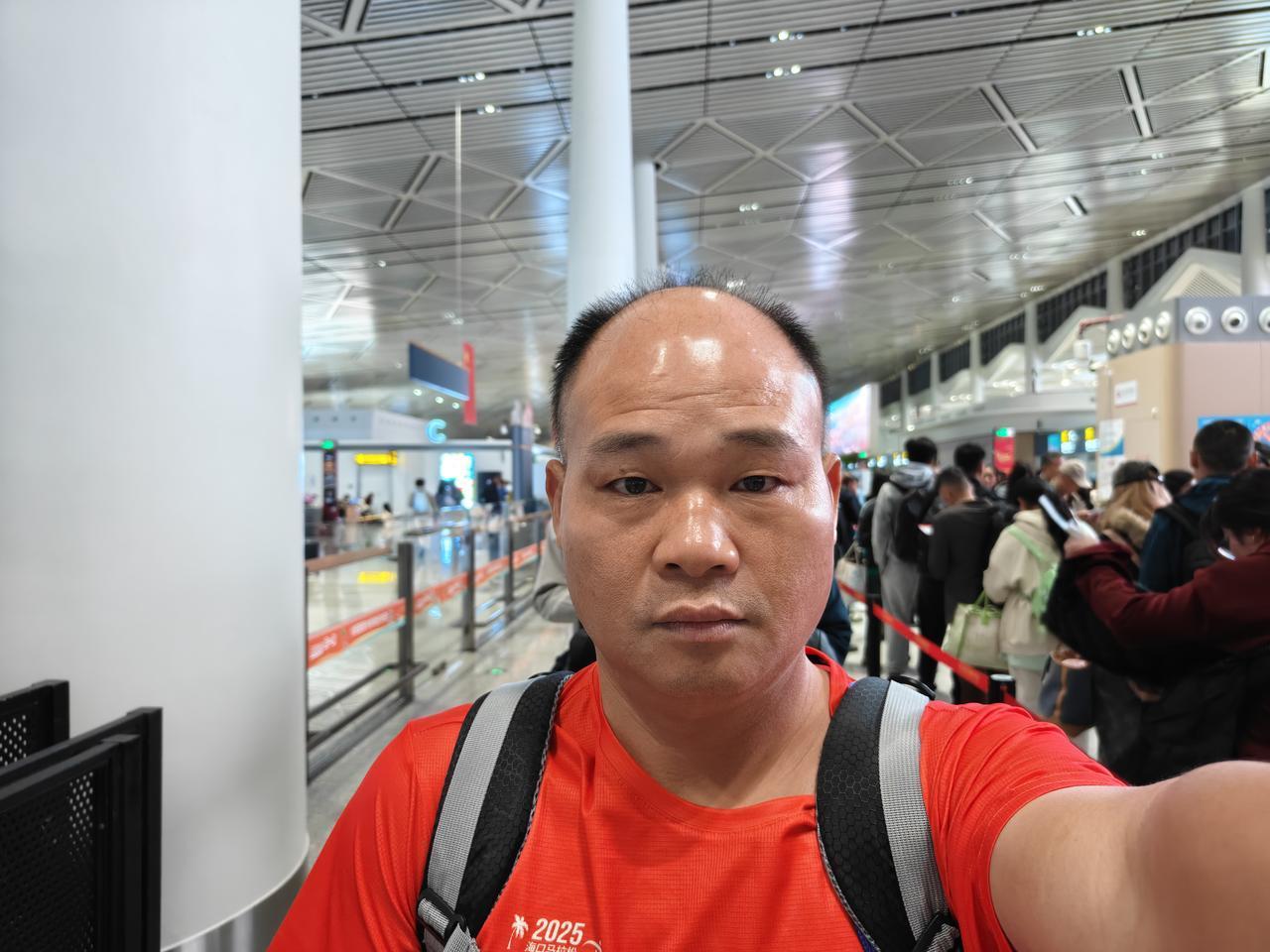 乘坐早晚班飞机的人最多！
为了节省费用，我一般选择早晚班飞机，最早起飞和最晚起飞