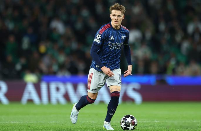 邮报消息，阿尔特塔和工作人员非常重视厄德高在幕后扮演的角色。在厄德高最近的伤病缺