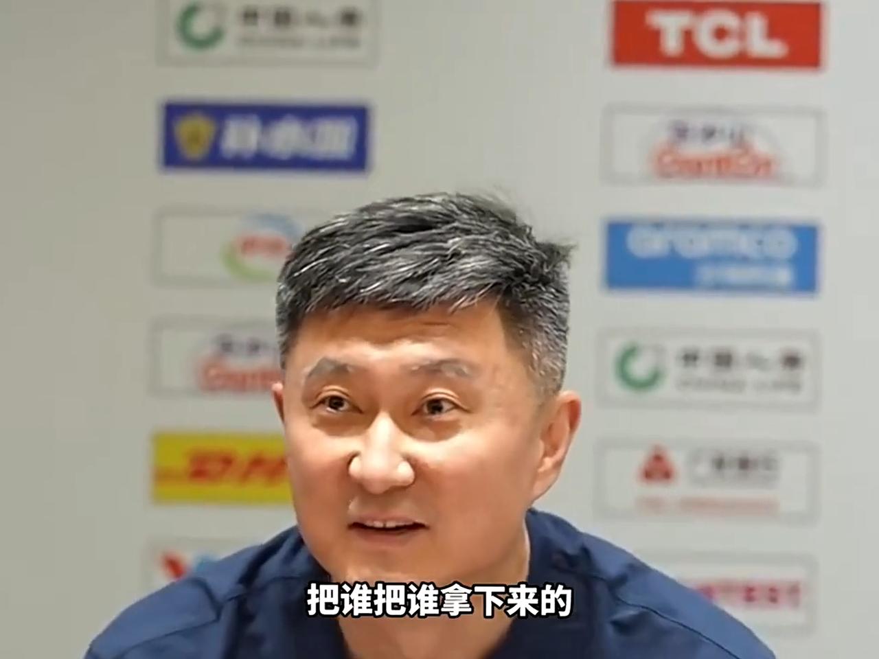 CBA有趣一幕！杜锋新闻发布会怒怼记者，但球迷也怒怼杜锋。昨晚替补上场的广东队年