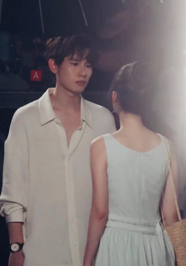 周也胡先煦《潮热雨季未解之谜》路透很棒！
蒋继正导演是真的有点东西，他拍的这部《