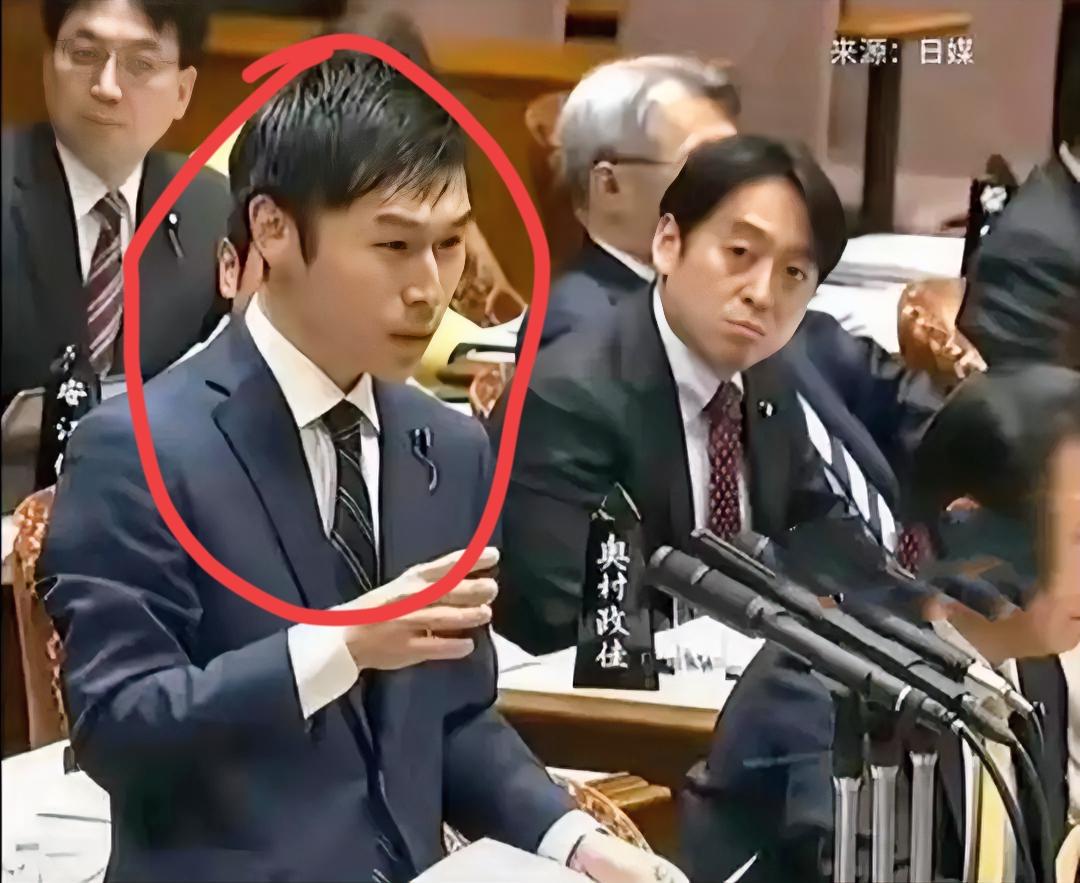 听听这口气，让我们对他们心存“敬畏”？
 
简直是滑天下之大稽！
 
近日，一则