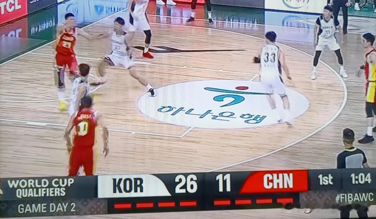 我没看错吧，才第一节输十几分？

本来兴冲冲开电视过来看怎么赢的。

没想到啊，