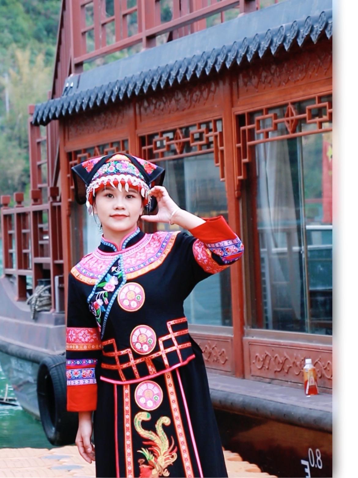 秀出你的民族范儿 好不好看你们说了算 瑶族妹子