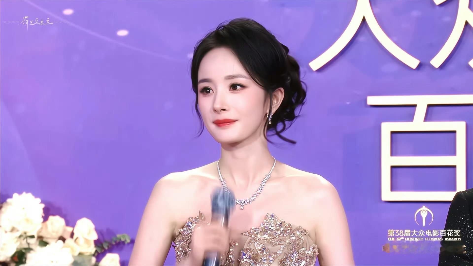 杨幂五穿祖海高定我妈幂我女神我姐姐我宝宝好美吧好牛吧好权威吧百花奖红毯