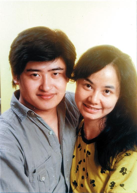 原来，对一个人心动是有预兆的。1987年北京，刘欢羞涩地避开卢璐的视线，漫天大雪