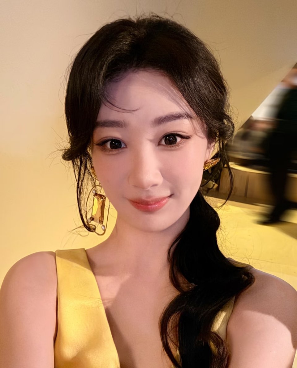 杨紫[超话]  yz杨紫董竹君yz杨紫玉兰花开君再来你做你的星，我做你的追光者。