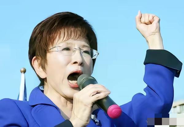 洪秀柱终于坐不住了！
​今天她发出声音，指出网上说她站队某个人的说法是不实信息。