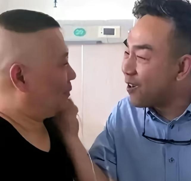 杨议直播开炮了，直指郭德纲有钱有名还瞎折腾。说他戏唱得稀烂非要唱，脸上画得跟鬼一