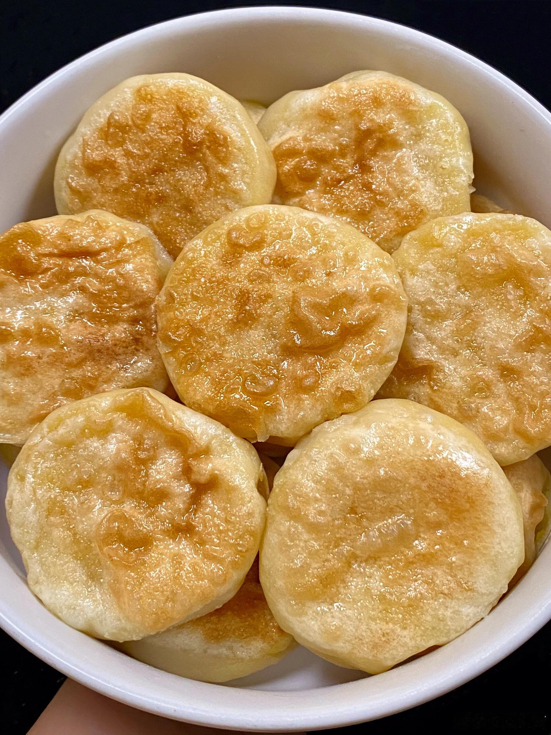 奶香红薯饼美味的饺子皮做的奶香红薯饼真的是香迷糊啦！外酥里糯，奶香味浓郁，每一口