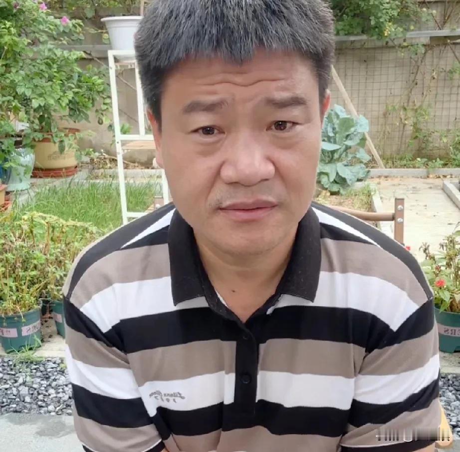 老陈，变得沉默了，自从老陈离职以后自己也做起了直播，但是他感觉像换了个人，之前他