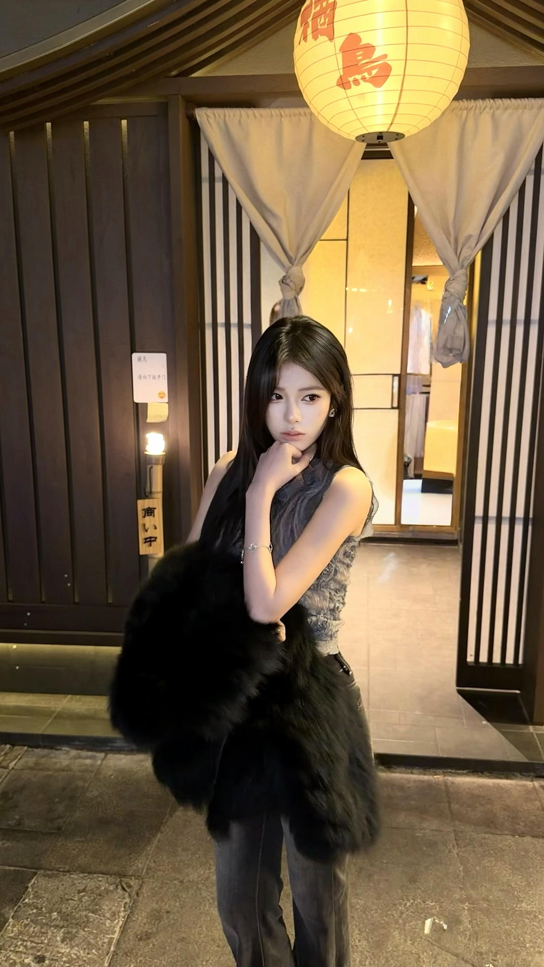 夜太深 心跳呢。