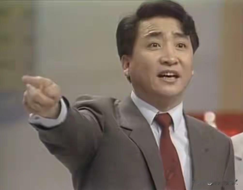 此生不愧入华夏，
家在美国加福尼利亚，
洋装虽然穿在身，
我薪依然是中国薪。
拿