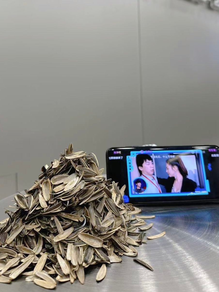 谁和我一样追综艺嘴嗑得不停  啊啊啊我就知道我不是一个人、、看综艺的时候嘴里手里