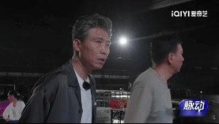 胡军李乃文把陈丽君弄丢了大哥小助理胡军李乃文你们应该去测试一下视力了啊！这么大一
