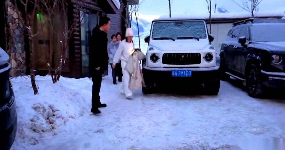 刷到全红婵在新疆滑雪，我承认我心揪了一下。
真的。
就感觉，那是咱们国家跳水队的