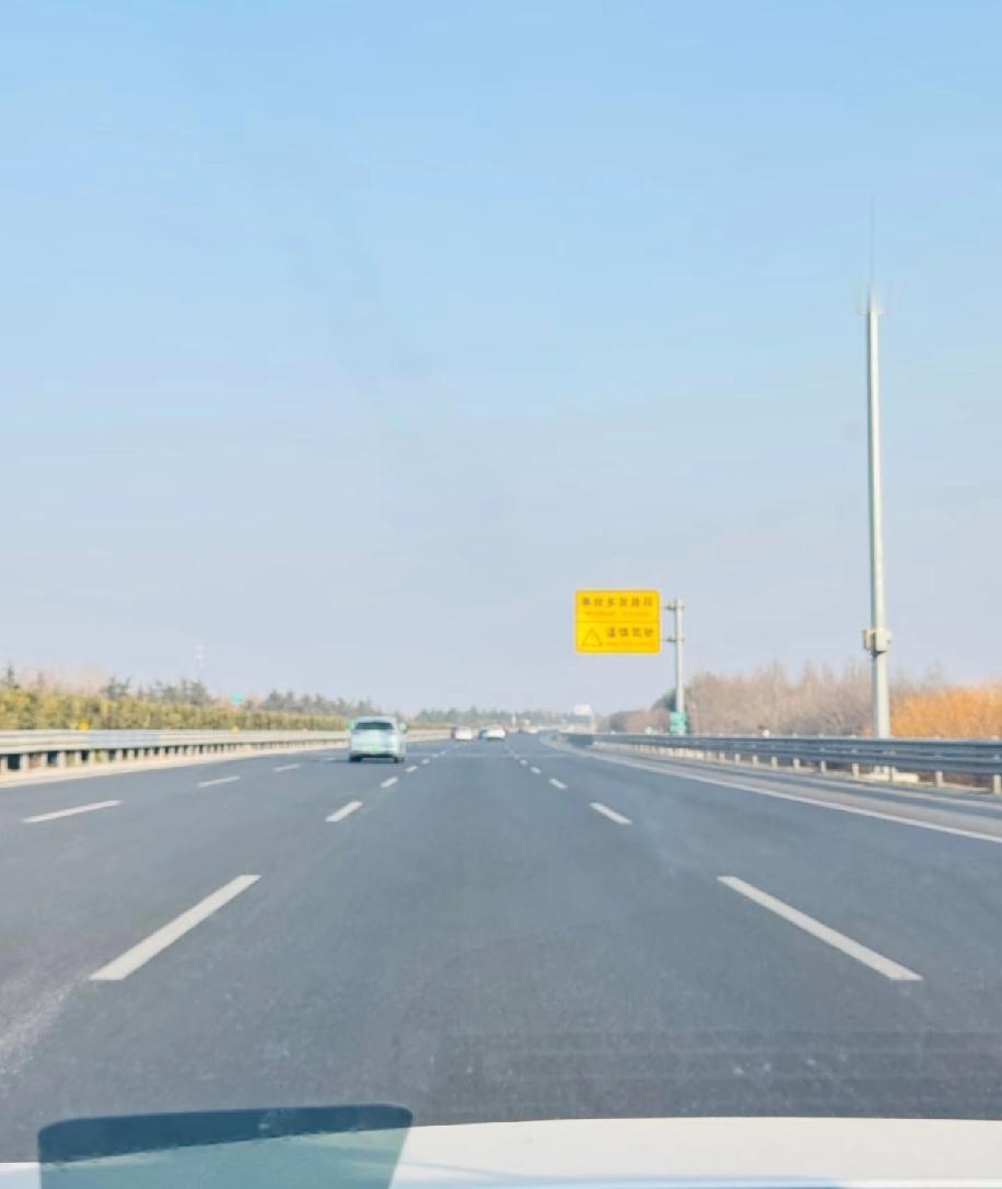 青银高速潍坊段也太好开了，让人忍不住怀疑这是中国版不限速高速！开到140码居然还