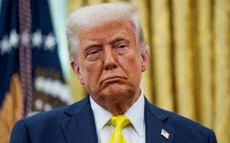 最后通牒！北京直接掐断了特朗普4月的登机口。200亿美元的对台军售，就是美国自掘