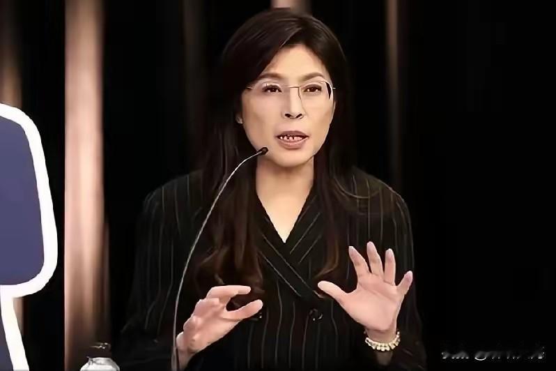 馆长说得对，郑丽文确实孤掌难鸣！国民党看着是一个完整的政党，里头早就裂成了七八个