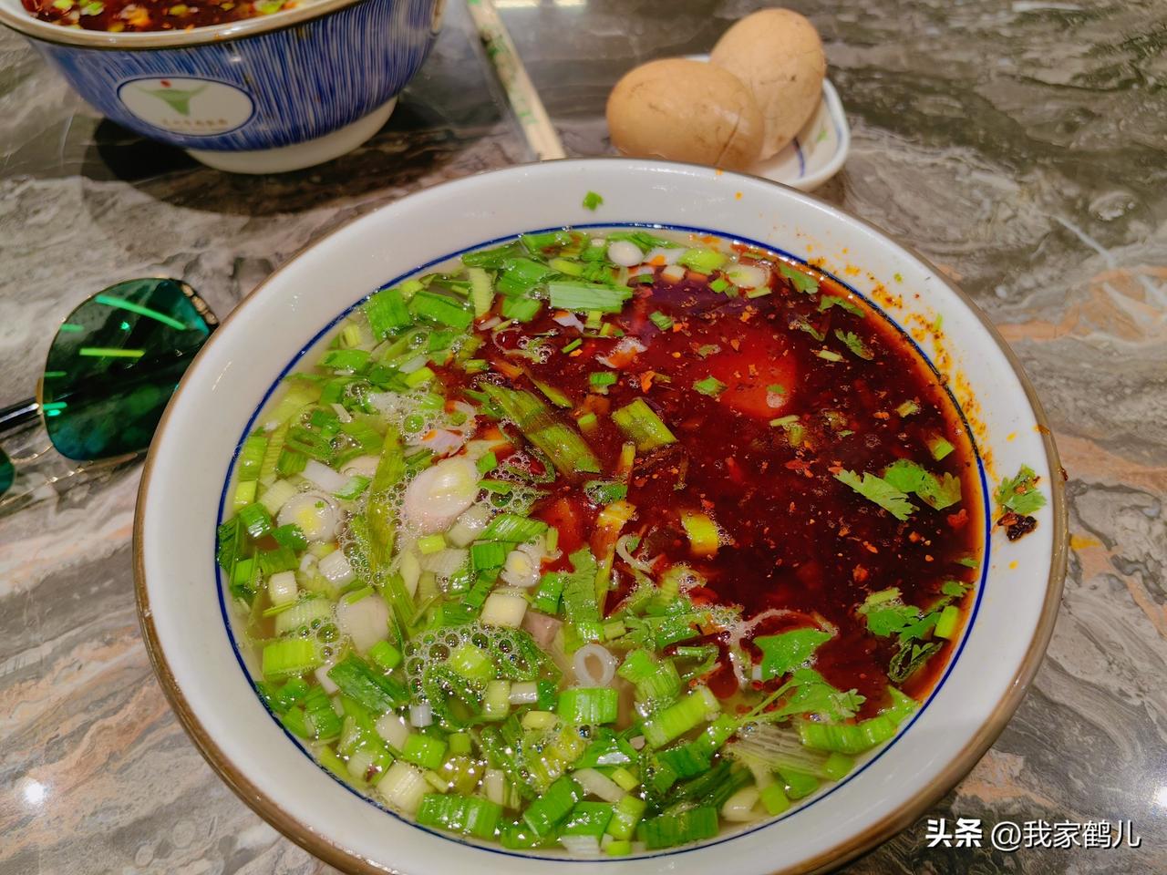 今日美食记录咥牛大[呲牙]
咥牛大的江湖规矩
师傅，下个薄宽
辣子多些，蒜苗子多