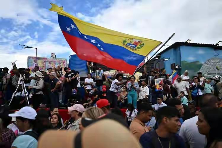 委内瑞拉彻底炸锅：97天的沉默，终于变成怒吼
 
4月9日，委内瑞拉全国彻底炸了