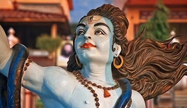 印度的种姓制度很森严：整个家族想梵化，成为刹帝利，有多难？
印度种姓制度从古吠陀