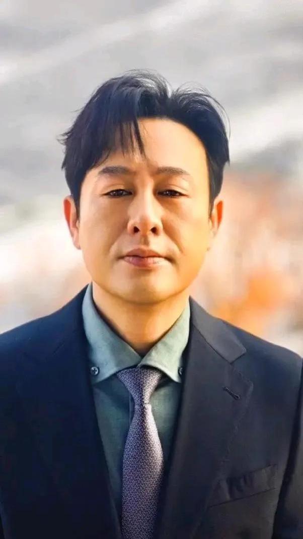 演员，张颂文说，我在北京21年，租任何一个地方，决定租之前都会带着周一围走一趟。