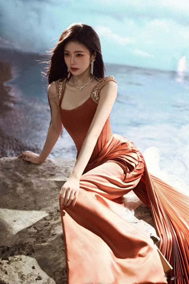 白鹿海边落日大片出圈！蓝调时刻氛围感拉满，像人鱼公主