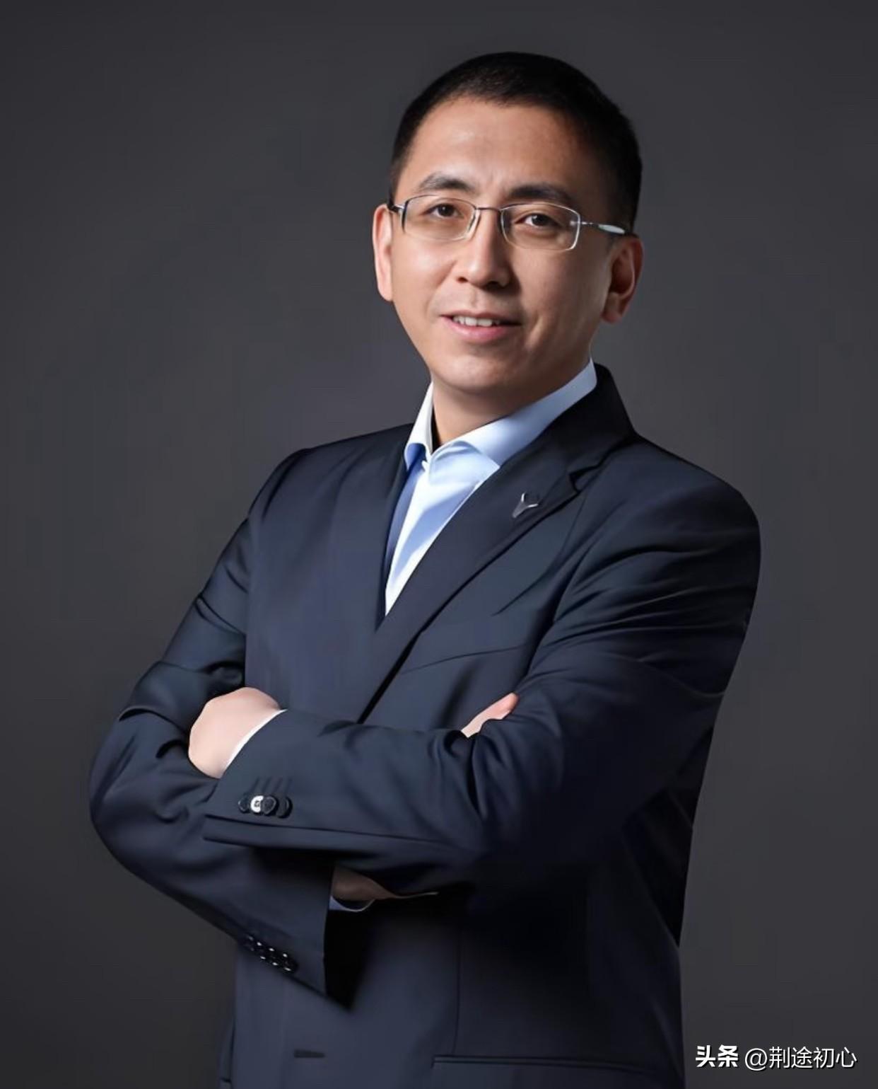 雷军：买手机要趁早，未来手机肯定要涨价，因为原材料都在涨价；
卢放：买汽车要趁早
