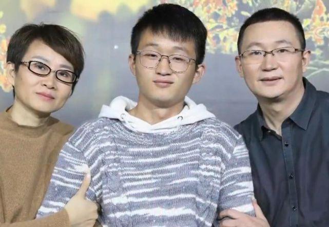 1999年，陕西男子因打牌疏忽，弄丢了儿子。没想到19年后，儿子找回，发现父子是
