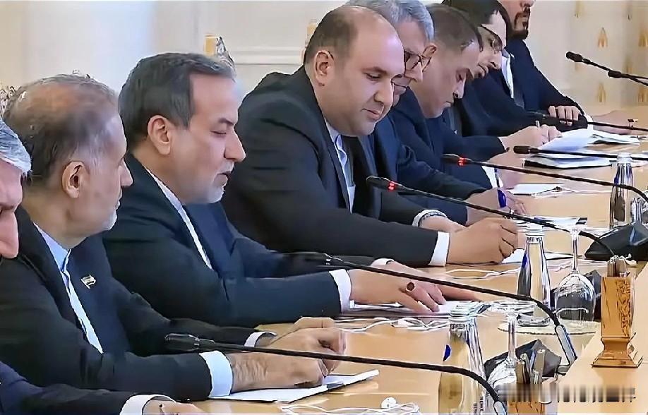 1月8日凌晨的最新消息，速报，全都不容错过，第八条：伊朗外长称暂不适合与美谈判：