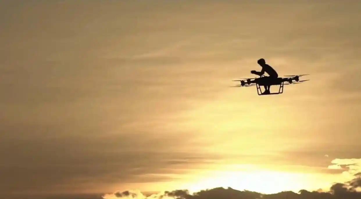 十年磨一剑：赵德力的“飞天梦”与“脚下路”

早在2013年，凭着对飞行的纯粹热