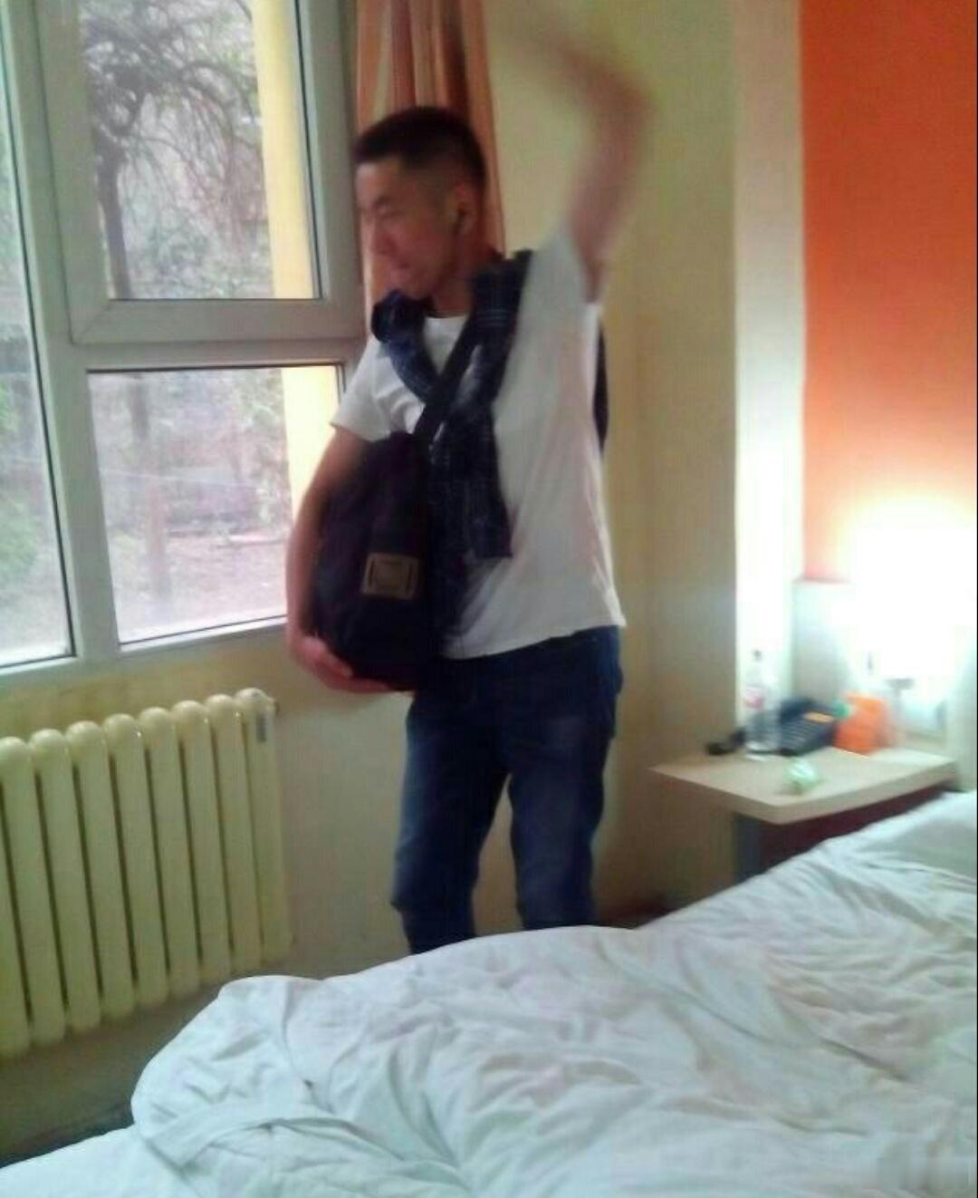 李悄（自拍）. 