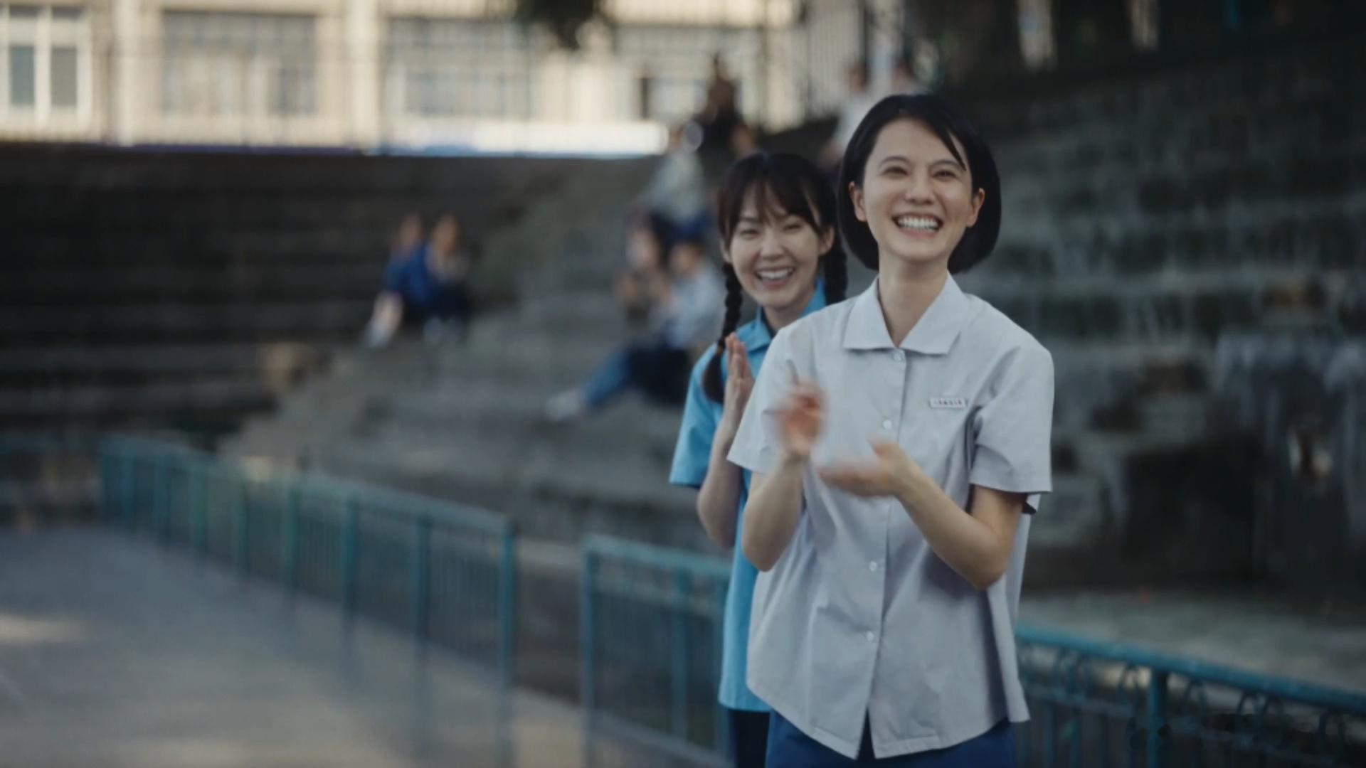 张佳宁新剧抱着姜珮瑶就回家了太佩服张佳宁的细节处理，对峙时眼神锐利坚定，照顾好友