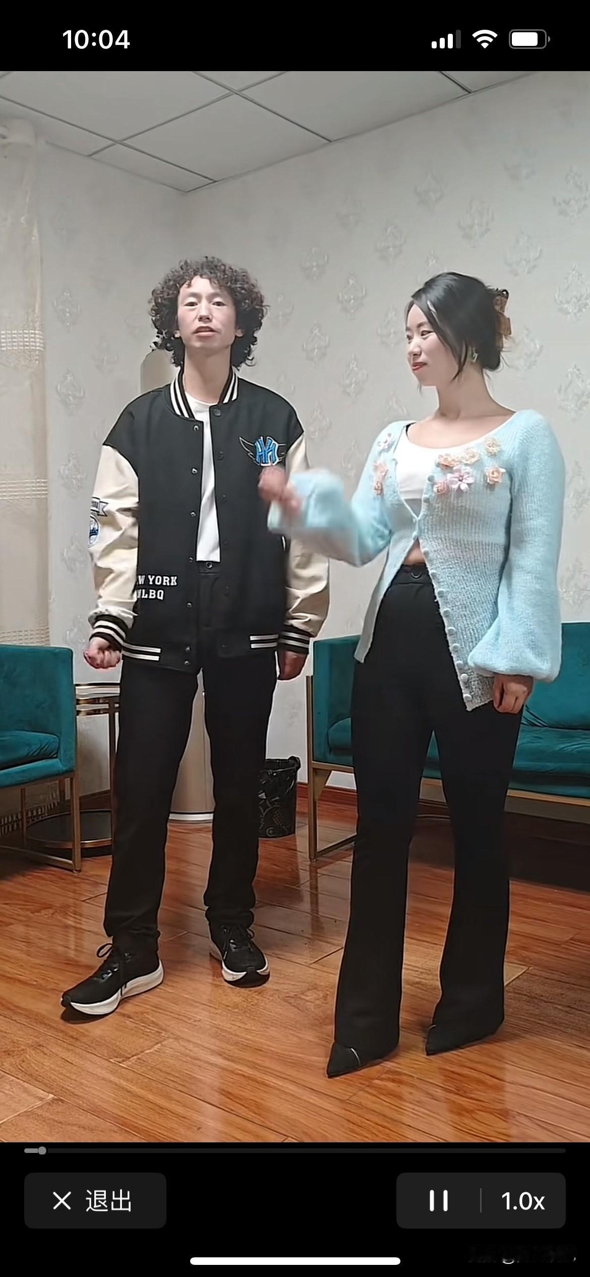 惊人的发现庞麦郎老师又换女伴了，真正耐心的教导她舞蹈，庞麦郎老师真的是有女人缘，