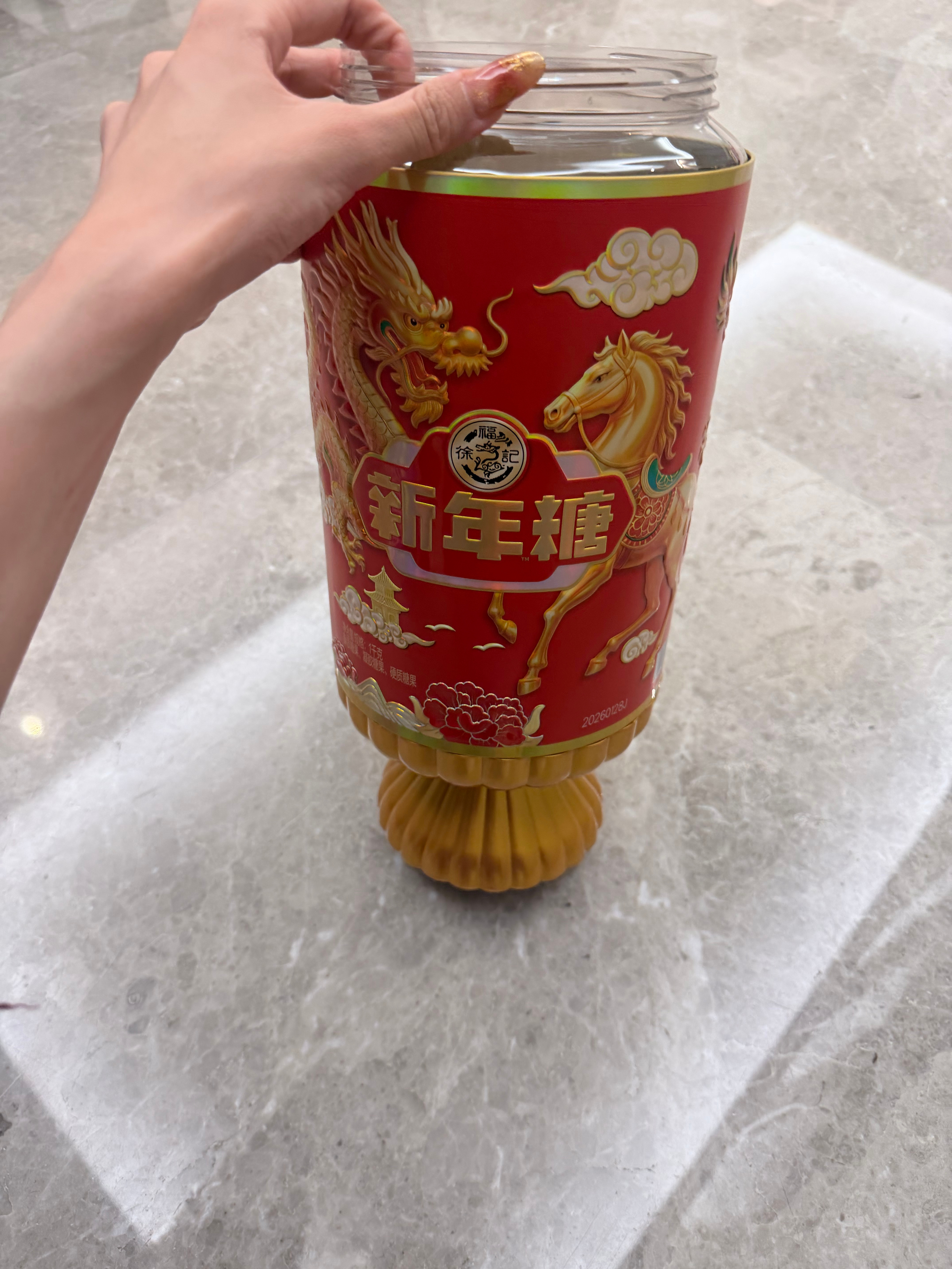 已经见底 哈哈哈 徐福记这种老人糖我意外的很爱他的花生酥和芝麻酥 