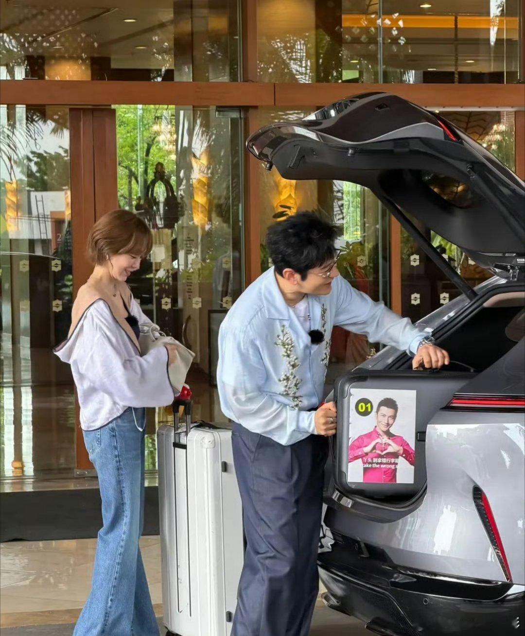 黄晓明上哪翻到的雷霆表情包啊黄晓明 丫头别拿错行李箱