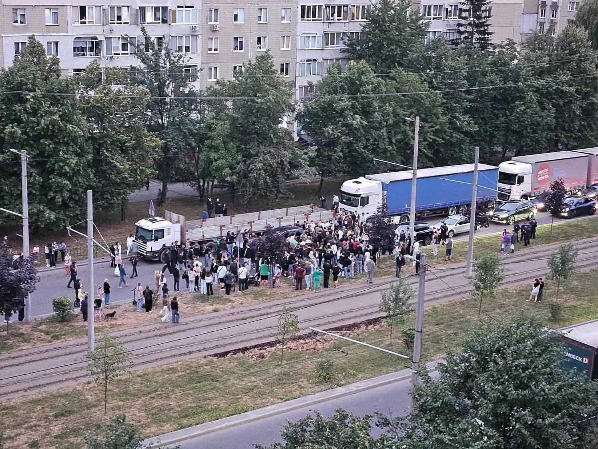 乌征兵办惹了不该惹的人，抓走罗姆男爵，全族杀过去砸征兵处

这件事发生在10月2