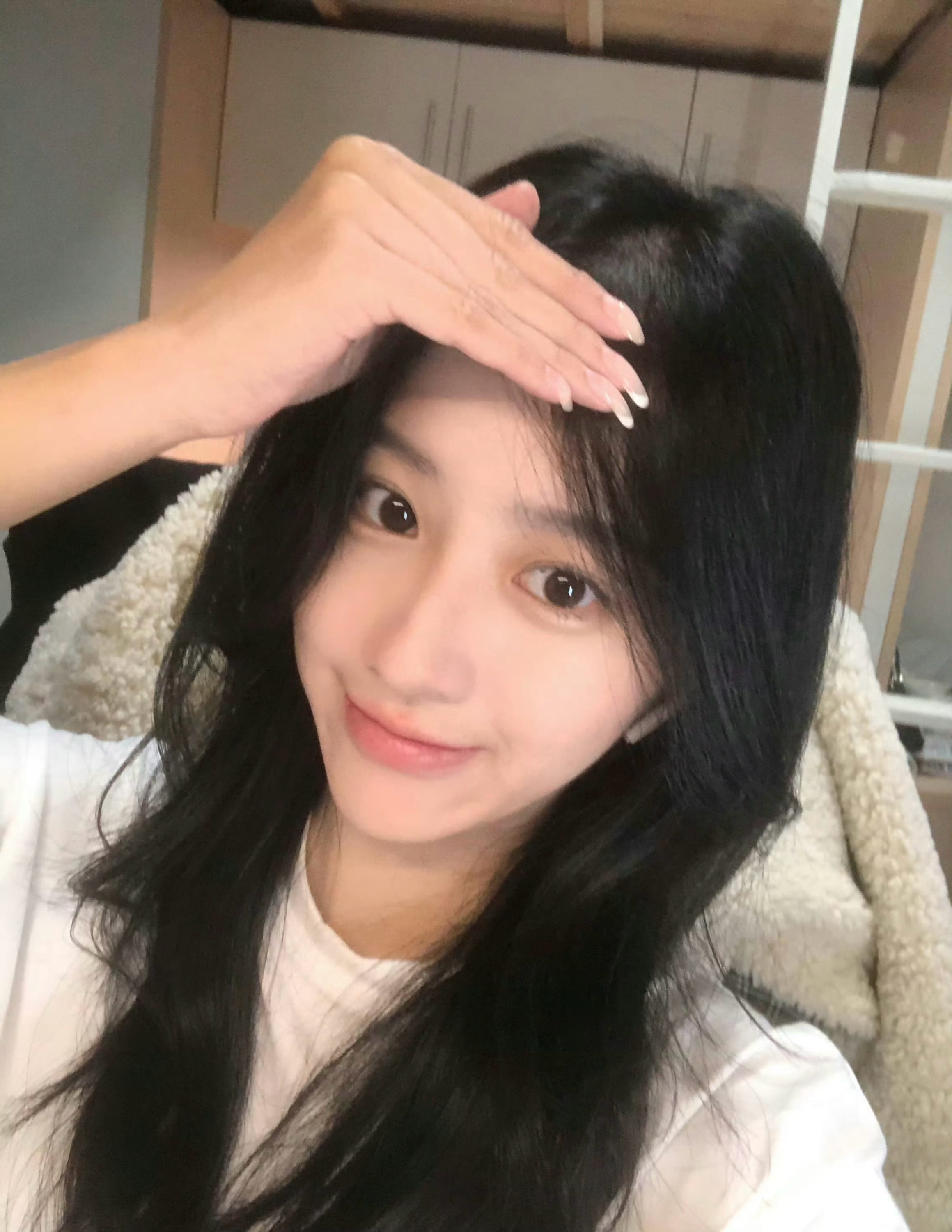 记得这是包包当年刚上大学宿舍里的一组随拍 美得我特别印象深刻…. ​​​