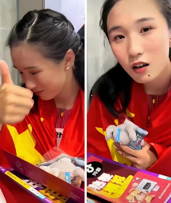 这下好了，感觉全网都知道了！谁能想到，17岁的陈妤颉夺金后，竟有记者送了她一套五